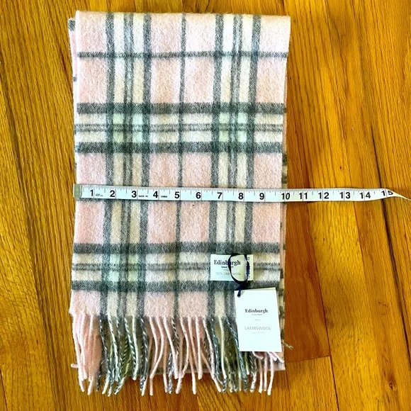 Lambswool scarf. - Picture 2 of 2